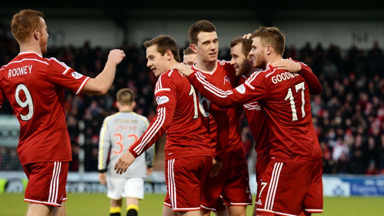Aberdeen's Niall McGinn (2nd from right) celebrates with team-mates after putting his side 1-0 up
