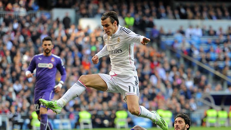 Gareth Bale jumps over Anaitz Arbilla 