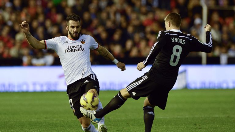 Valencia's forward Alvaro Negredo (L) vies with Real Madrid's Germany midfielder Toni Kroos