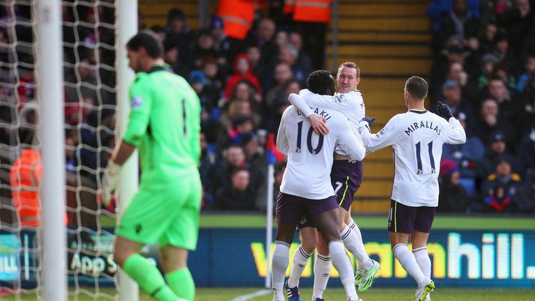 LONDON, ENGLAND - JANUARY 31: Romelu Lukaku of Everton celebrates scoring the opening goal with team mates during the Barclays Premier League match between