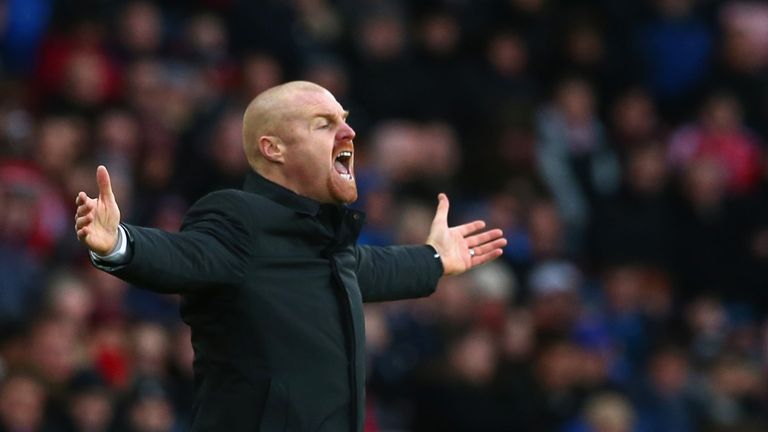 SUNDERLAND, ENGLAND - JANUARY 31:  Manager Sean Dyche of Burnley shouts instructions during the Barclays Premier League match between Sunderland and Burnle