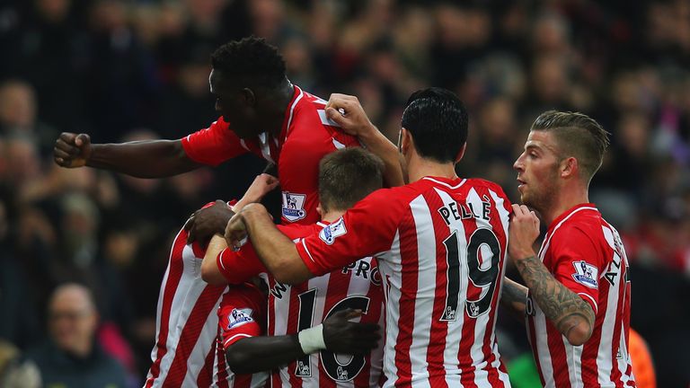 SOUTHAMPTON, ENGLAND - JANUARY 01:  Sadio Mane of Southampton (obscured) celebrates with team mates as he scores their first goal during the Barclays Premi