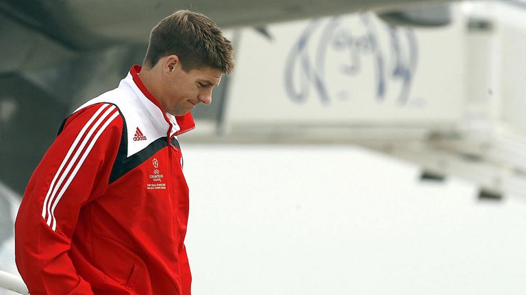 Liverpool, UNITED KINGDOM: Liverpool football team's captain Steven Gerrard arrives back at Liverpool airport, 24 May 2007, following the Champions League 