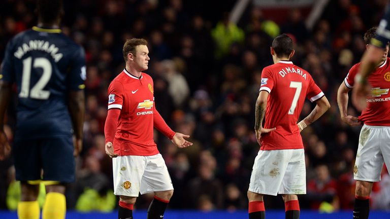 Manchester United's Wayne Rooney (left) and Angel Di Maria prepare to kick-off after Southampton's goal