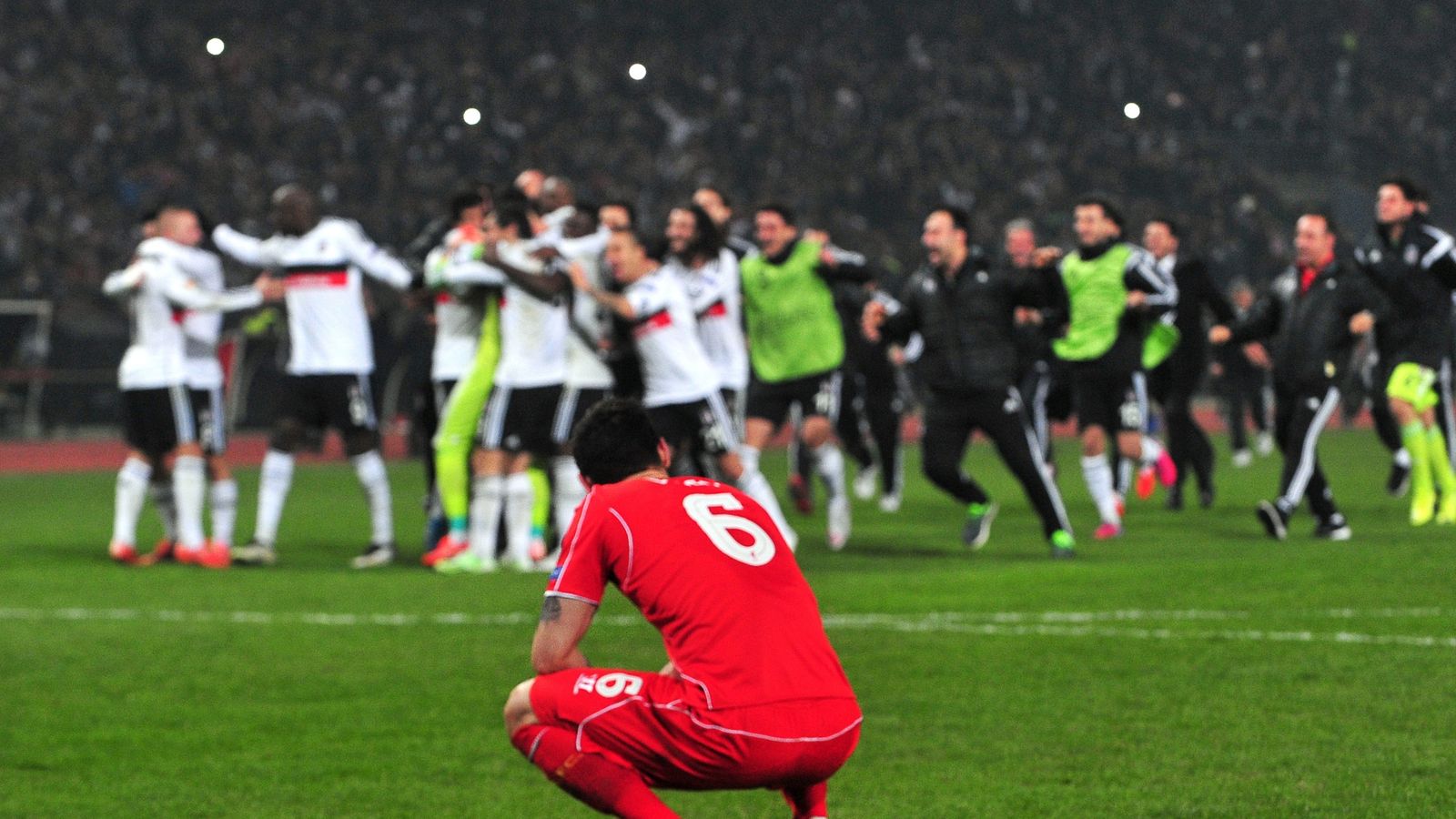 451 Besiktas Jk V Liverpool Fc Uefa Europa League Round Of 32 Stock Photos,  High-Res Pictures, and Images - Getty Images