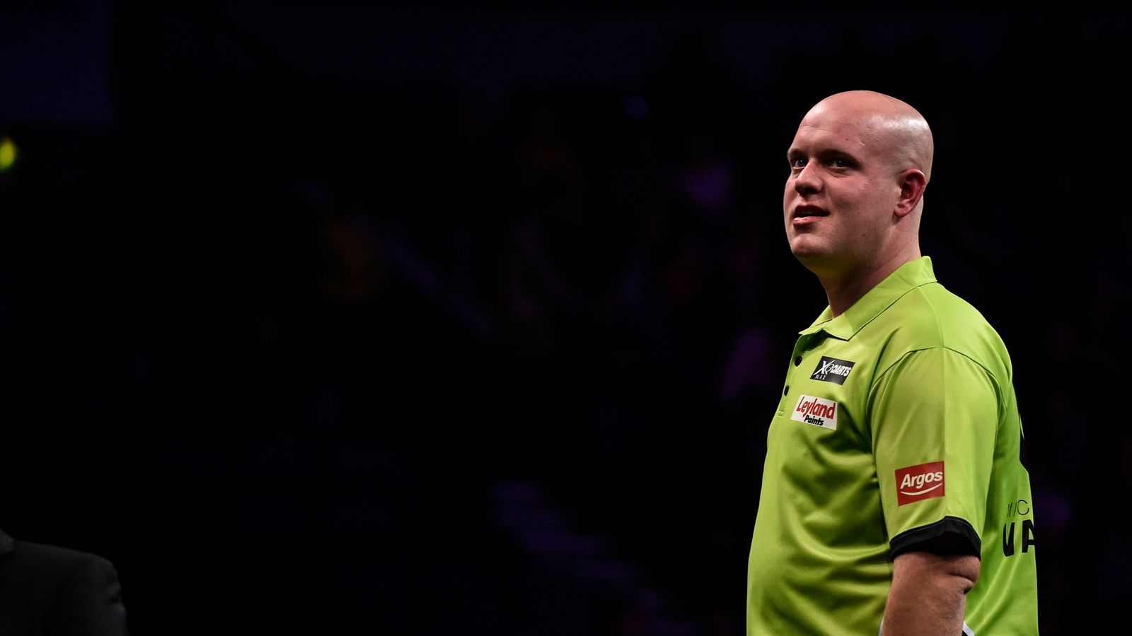 Michael van Gerwen won't let things go Raymond van Barneveld's way on