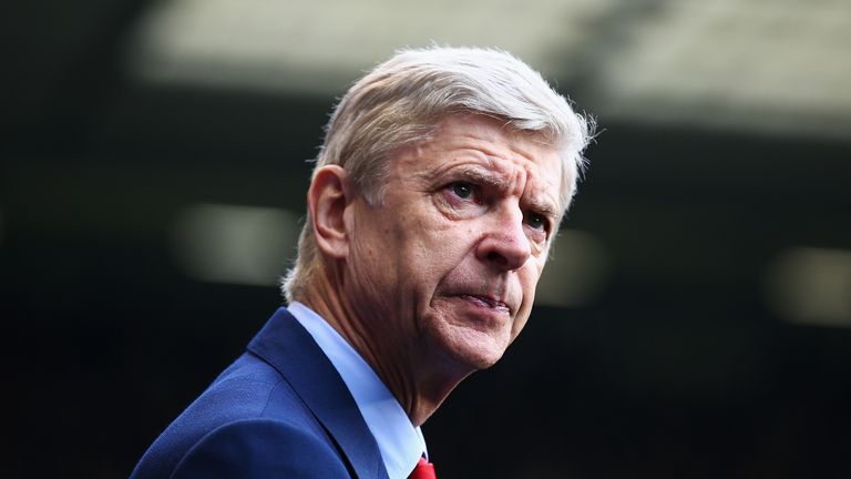 LONDON, ENGLAND - FEBRUARY 07:  Arsene Wenger, manager of Arsenal looks on during the Barclays Premier League match between Tottenham Hotspur and Arsenal a