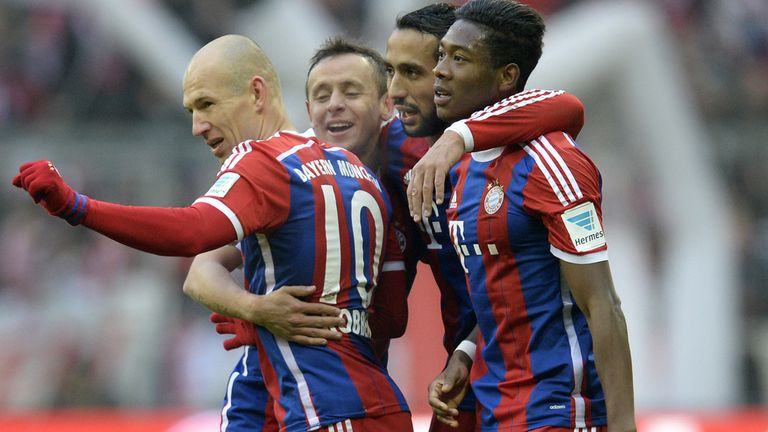 (LtoR) Bayern Munich's Dutch midfielder Arjen Robben, Bayern Munich's Brazilian defender Rafinha, Bayern 
