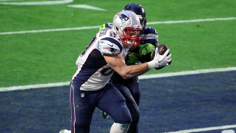 GLENDALE, AZ - FEBRUARY 01:  Rob Gronkowski #87 of the New England Patriots catches a 22 yard touchdown pass bagainst  K.J. Wright #50 of the Seattle Seaha