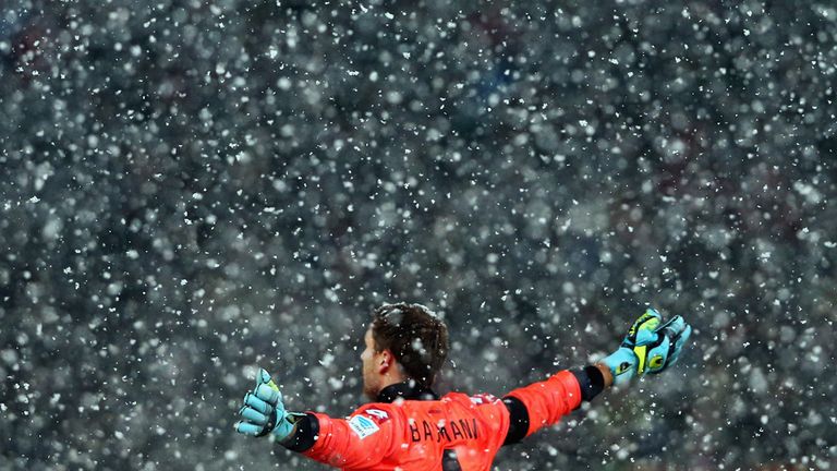 Hoffenheim goalkeeper Oliver Baumann in the snow