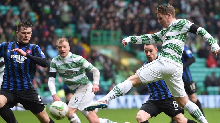 Celtic's Kris Commons (right) fires the ball into the net to give his side the lead