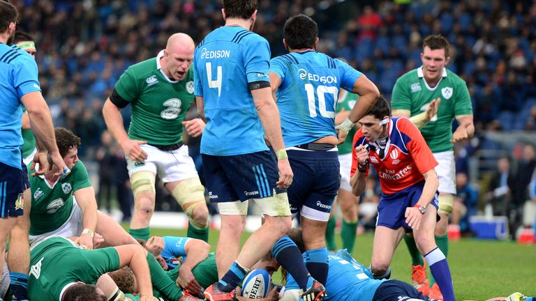 Scrum-half Murray burrowed off the back off a ruck to claim Ireland's first try