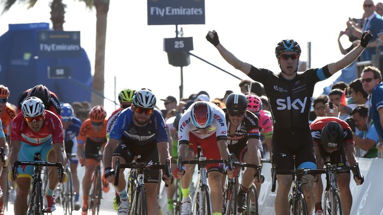 Elia Viviani wins stage two of the 2015 Dubai Tour. Mark Cavendish, Andrea Guardini