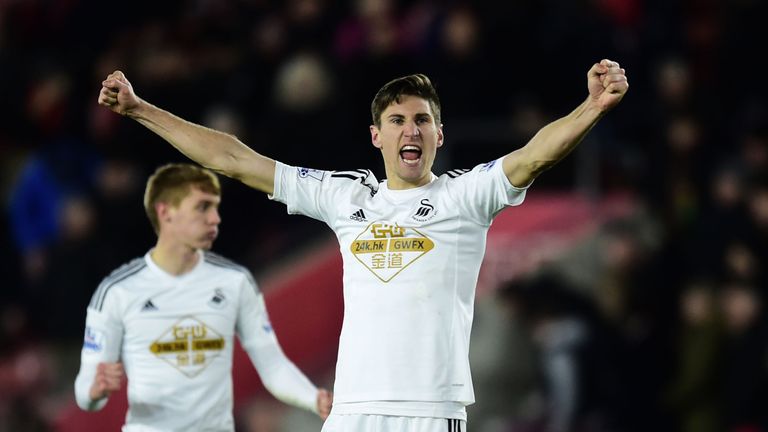 Swansea's Federico Fernandez celebrates