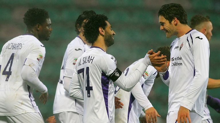 REGGIO NELL'EMILIA, ITALY - FEBRUARY 14:  Mohamed Salah (C) of ACF Fiorentina celebrates with his team-mate after scoring the opening goal during the Serie
