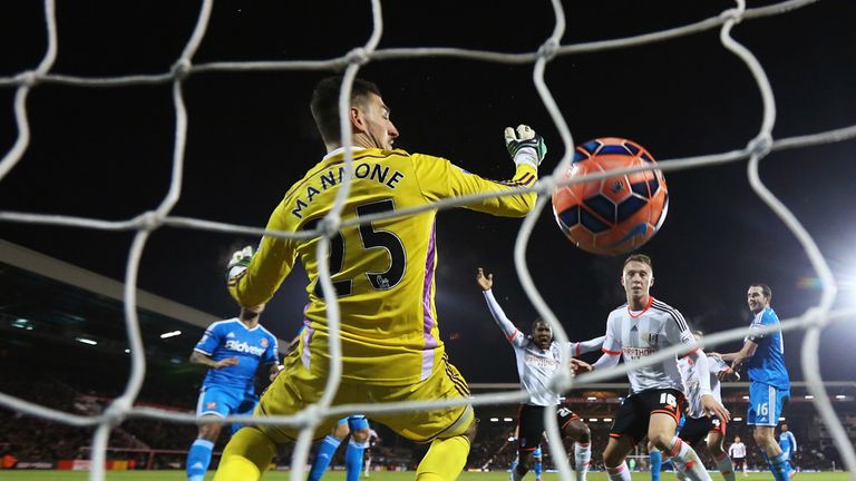 Hugo Rodallega scores for Fulham