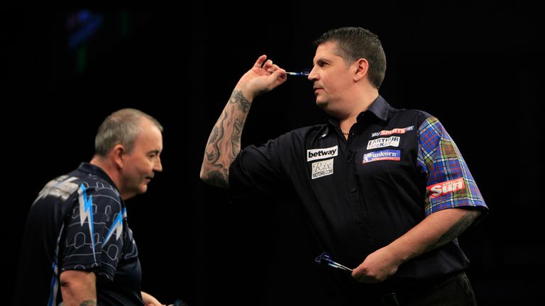 BETWAY PREMIER LEAGUE DARTS 2015.FIRST DIRECT ARENA,LEEDS.PIC;LAWRENCE LUSTIG.PHIL TAYLOR V GARY ANDERSON.GARY ANDERSON WINS