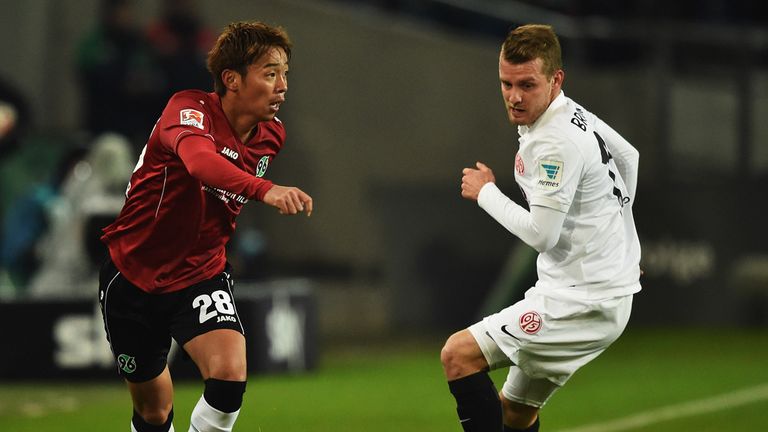 Hiroshi Kiyotake of Hannover keeps possession