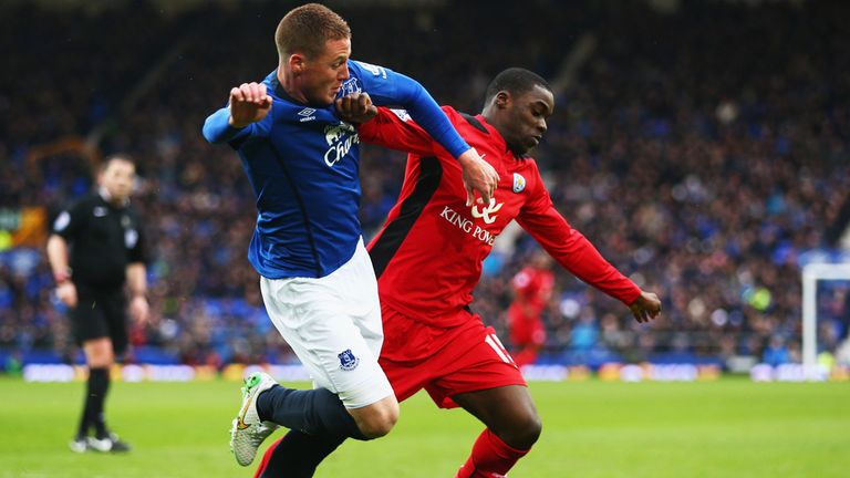 Jeffrey Schlupp of Leicester City battles with James McCarthy of Everton