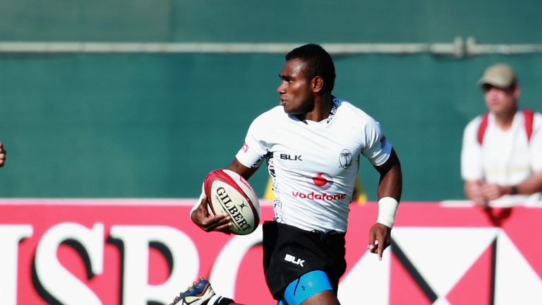   Jerry Tuwai of Fiji scores a try