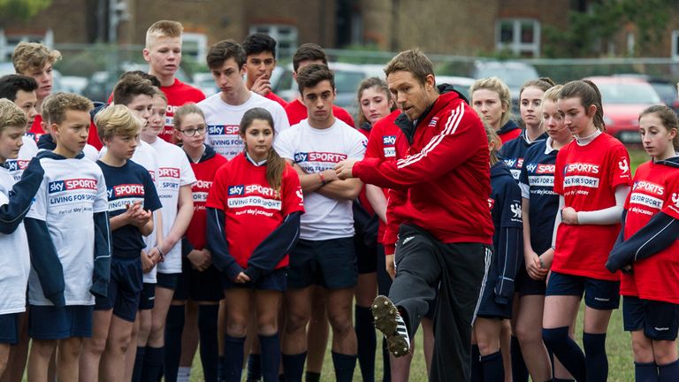 Jonny Wilkinson putting  Guildford County School pupils through their paces