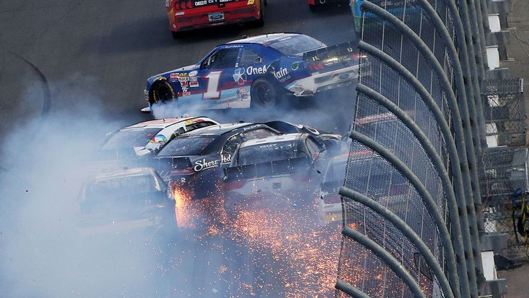 Kyle Busch crashes at Daytona