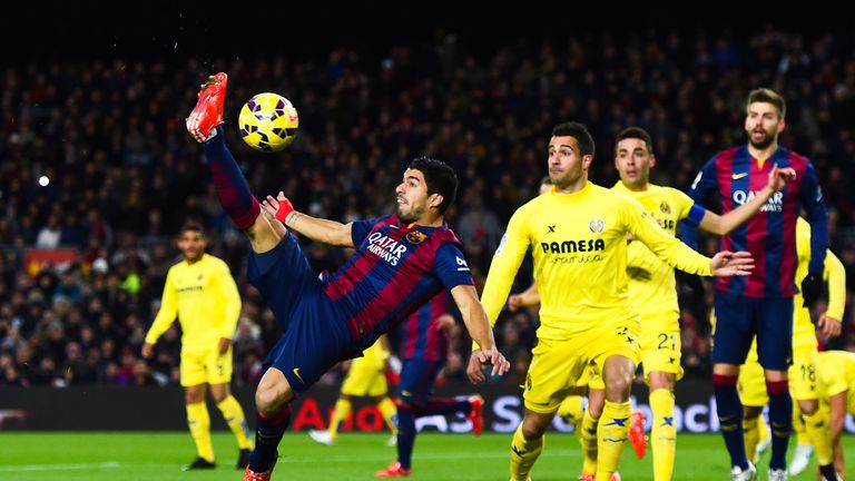 Luis Suarez of FC Barcelona performs an overhead during the La Liga match between FC Barcelona and Villarreal CF at Camp Nou