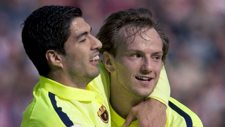Barcelona's Croatian midfielder Ivan Rakitic (R) celebrates a goal with Uruguayan forward Luis alberto Suarez during 