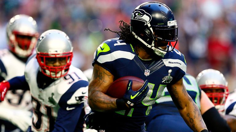 GLENDALE, AZ - FEBRUARY 01:  Marshawn Lynch #24 of the Seattle Seahawks runs with the ball in the first quarter against the New England Patriots during Sup