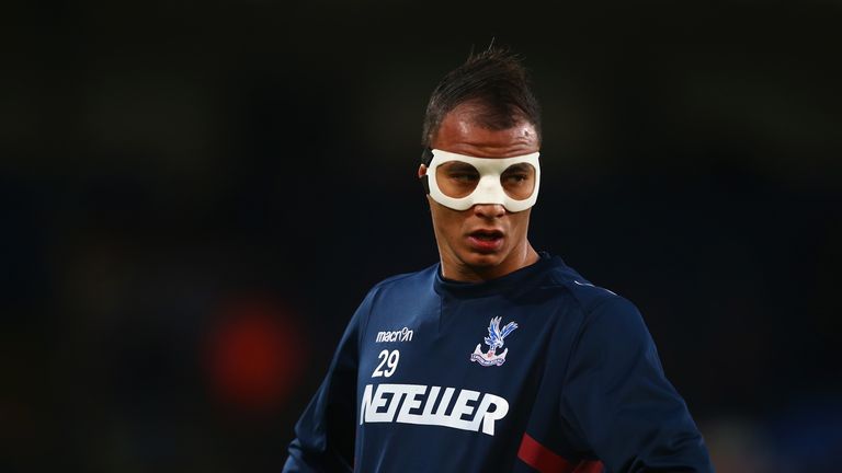 Marouane Chamakh of Crystal Palace warms up during the FA Cup fifth round match between Crystal Palace and Liverpool