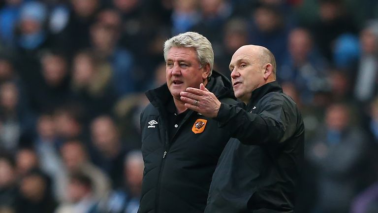 Hull City assistant manager Mike Phelan (R) issues orders with boss Steve Bruce during the Premier League match at Manchester City