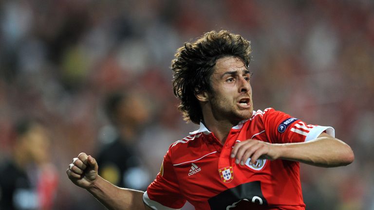 Pablo Aimar, Benfica playmaker in action in 2011 against PSV