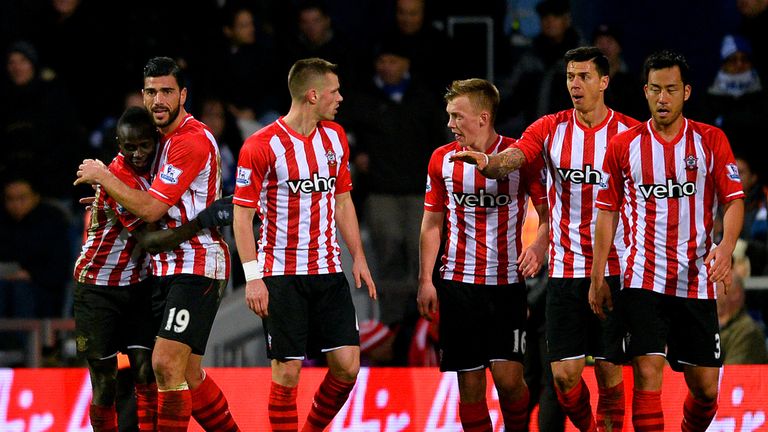 LONDON, ENGLAND - FEBRUARY 07:  Sadio Mane of Southampton celebrates with team-mates after scoring the winning goal during the Barclays Premier League matc