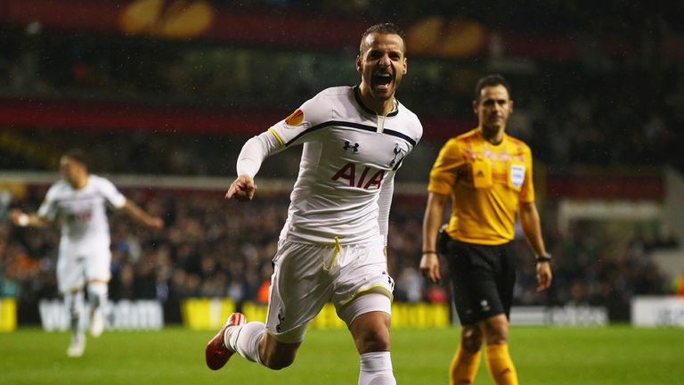 Roberto Soldado of Spurs celebrates 