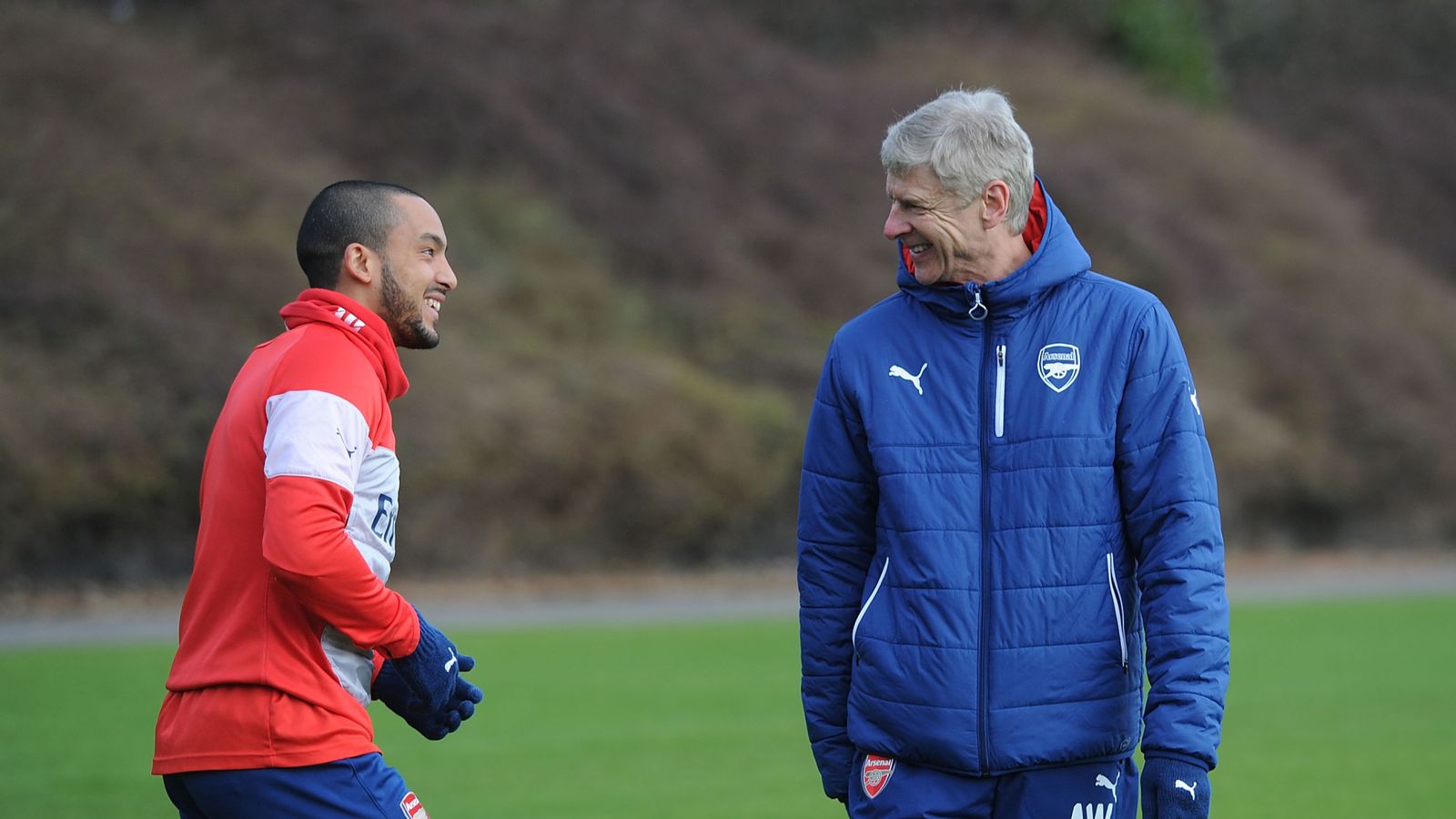 Theo Walcott denies rowing with Arsene Wenger over Arsenal contract
