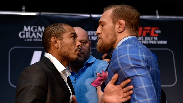TORONTO, ON - MARCH 27:  UFC Featherweight Champion Jose Aldo (L) and challenger Conor McGregor