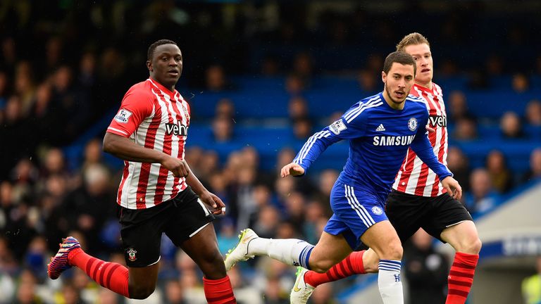 Eden Hazard of Chelsea is marshalled by Victor Wanyama (L) and Toby Alderweireld of Southampton