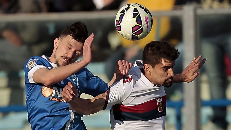 EMPOLI, ITALY - MARCH 08: Mario Rui of Empoli FC battles for the ball with Tomas Rincon of Genoa CFC during the Serie A match between Empoli FC and Genoa C