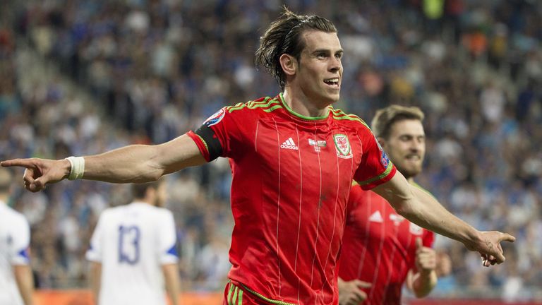 Wales' midfielder Gareth Bale celebrates
