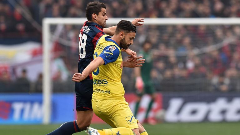 Tomas Rincon (L) of Genoa CFC competes with Ervin Zukanovic of AC Chievo Verona during the Serie A match