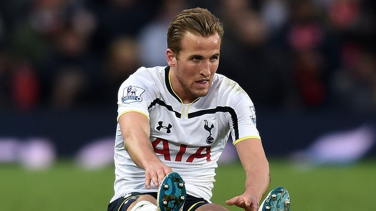MANCHESTER, ENGLAND - MARCH 15:  A dejected Harry Kane of Spurs reacts during the Barclays Premier League match between Manchester United and Tottenham Hot