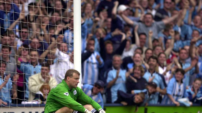 Kevin Pressman in goal for Sheffield Wednesday in 2000