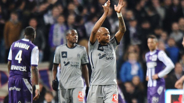 Marseille's Ghanaian forward Andre Ayew (C) gestures as he is replaced during the French L1 football match 