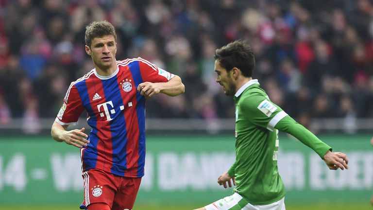 Bayern Munich's midfielder Thomas Mueller (L) and Bremen's Argentinian defender Santiago Garcia vier for 