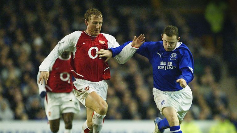 Ray Parlour tackles Wayne Rooney during the match between Everton and Arsenal.