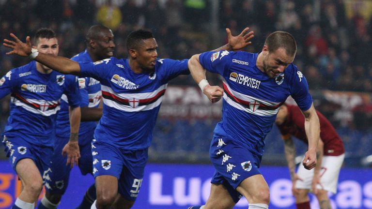 ROME, ITALY - MARCH 16:  Lorenzo De Silvestri (R) with his teammates of UC Sampdoria celebrates after scoring the opening goal during the Serie A match bet