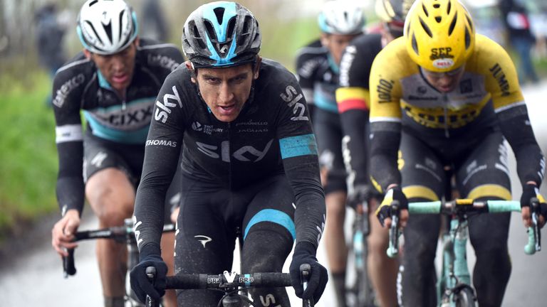 Geraint Thomas chases Roelandts in the 2015 Ghent-Wevelgem