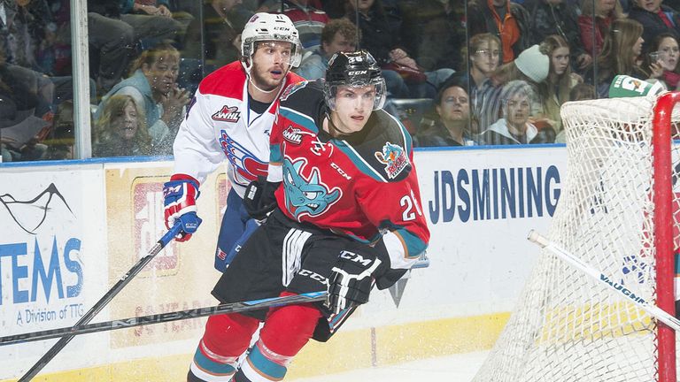 Liam Stewart (l) in action for the Spokane Chiefs