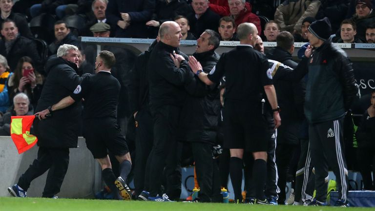 Hull City manager Steve Bruce shouts towards Sunderland manager Gus Poyet as Poyet is sent to the stands off by referee Mike Dean 
