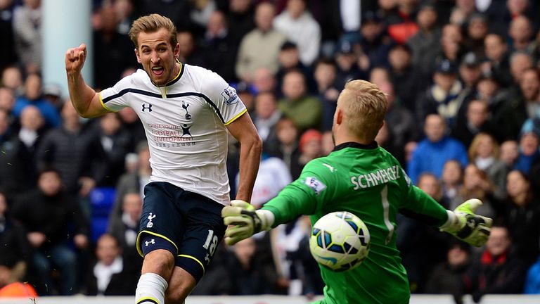 Harry Kane shoots at goal past Kasper Schmeichel of Leicester